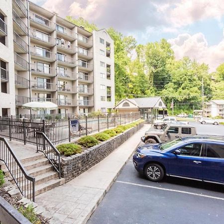 Family Bear Condos, Full King Suite, Kitchen, Pool Access Unit 103 Gatlinburg Bagian luar foto