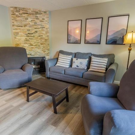 Family Bear Condos, Full King Suite, Kitchen, Pool Access Unit 103 Gatlinburg Bagian luar foto