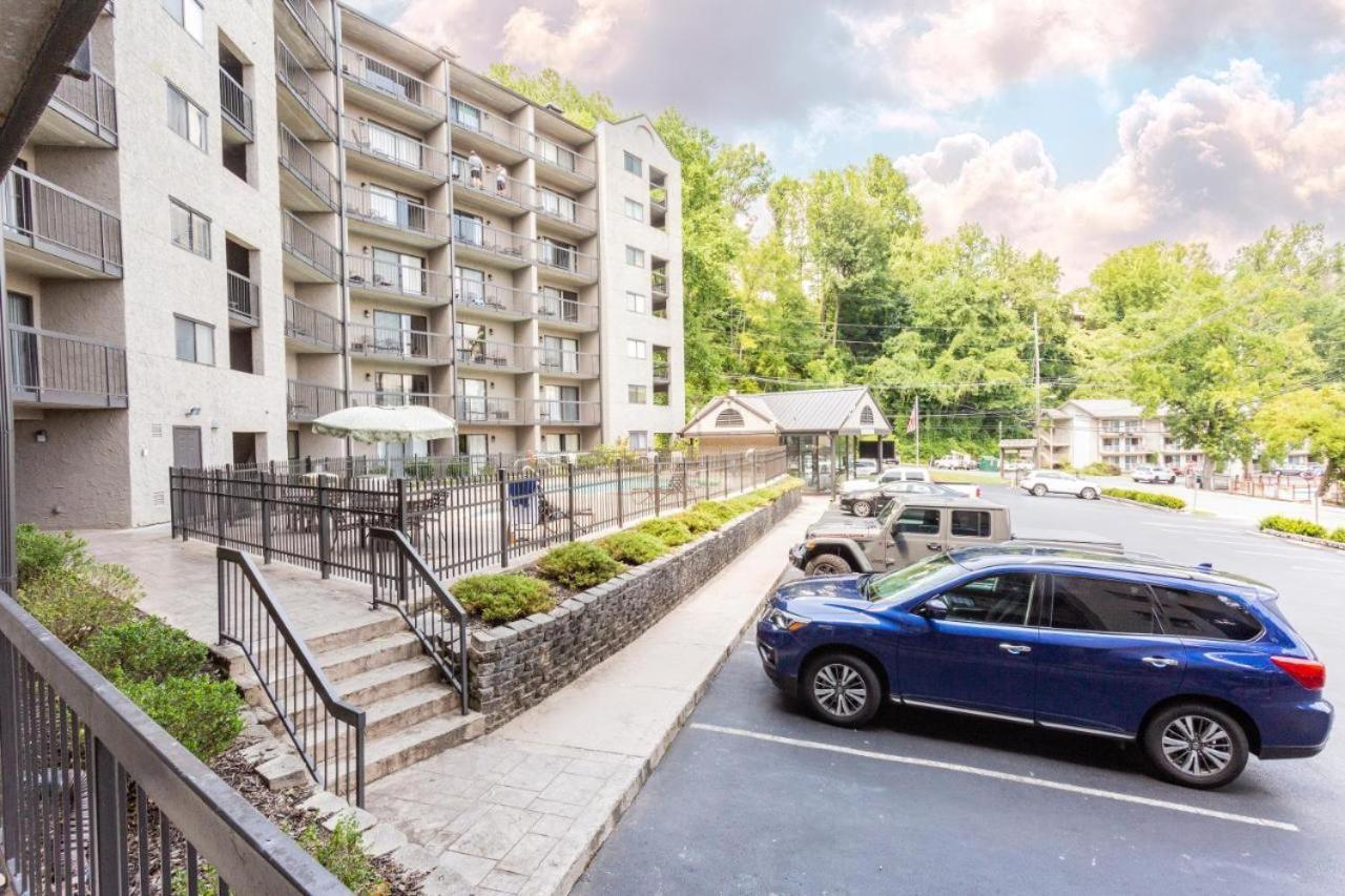 Family Bear Condos, Full King Suite, Kitchen, Pool Access Unit 103 Gatlinburg Bagian luar foto
