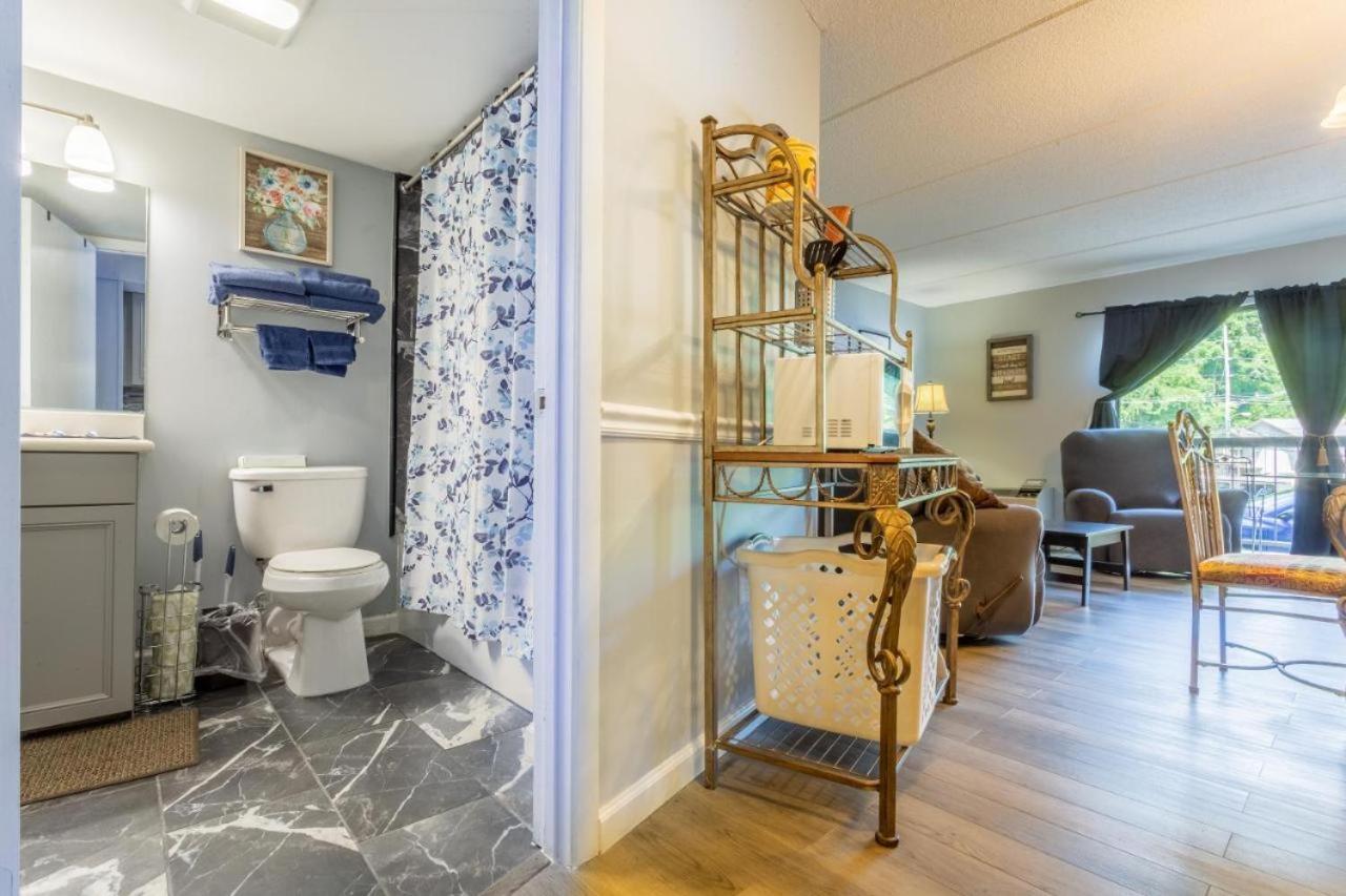 Family Bear Condos, Full King Suite, Kitchen, Pool Access Unit 103 Gatlinburg Bagian luar foto