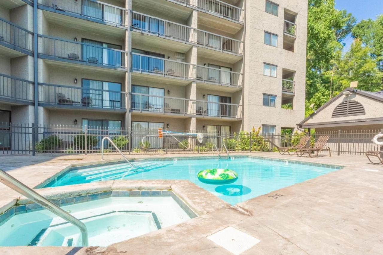 Family Bear Condos, Full King Suite, Kitchen, Pool Access Unit 103 Gatlinburg Bagian luar foto