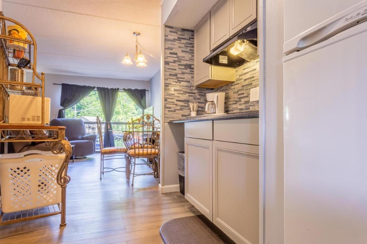 Family Bear Condos, Full King Suite, Kitchen, Pool Access Unit 103 Gatlinburg Bagian luar foto