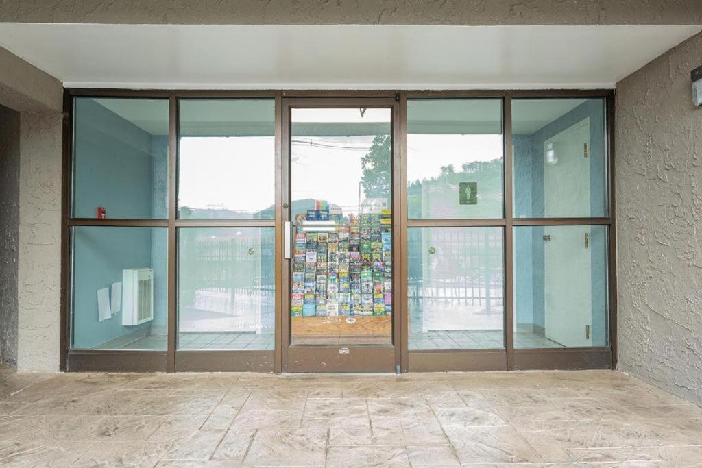 Family Bear Condos, Full King Suite, Kitchen, Pool Access Unit 103 Gatlinburg Bagian luar foto