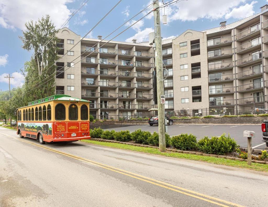 Family Bear Condos, Full King Suite, Kitchen, Pool Access Unit 103 Gatlinburg Bagian luar foto