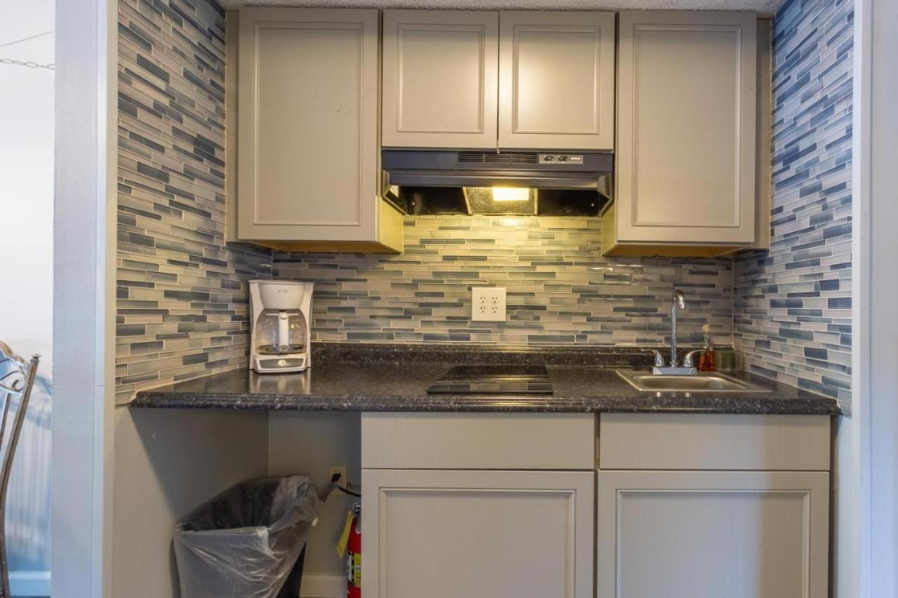 Family Bear Condos, Full King Suite, Kitchen, Pool Access Unit 103 Gatlinburg Bagian luar foto
